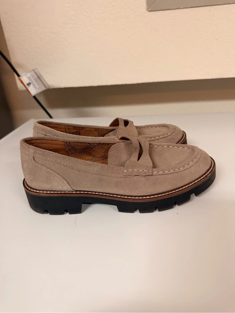 House of Harlow 1960 Women's Shoes Sz 8.5 Suede Penny Loafers Neutral Stone